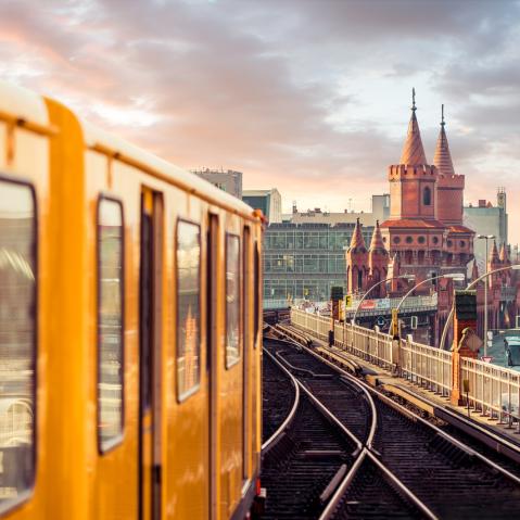 U-Bahn auf der Oberbaumbrücke in Berlin